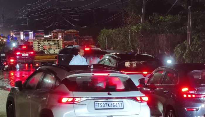 Hyderabad Roads Hectic Traffic Jam And Heavy Flood After 2 Hours Rain
