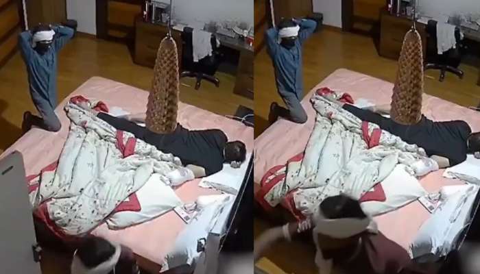 Robbery in Retired Judge home Video: రిటైర్డ్ జడ్జీ ఇంట్లో చోరీ.. బెడ్ పక్కన రాడ్ పట్టుకుని కొట్టేందుకు రెడీగా.. ఒళ్లు గగుర్పొడిచే వీడియో..