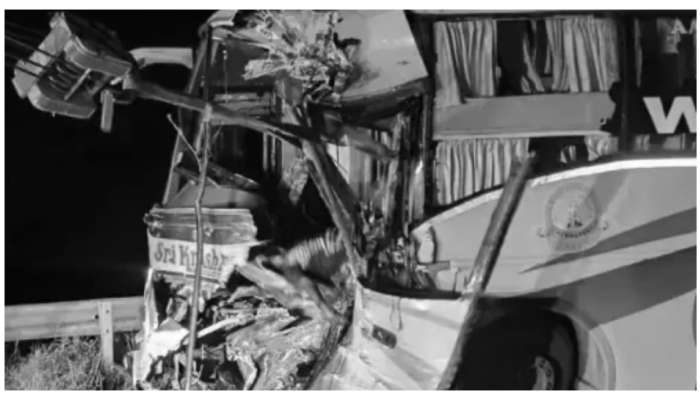 Allagadda Accident: హైదరాబాద్‌ వస్తుండగా ఘోర ప్రమాదం.. ఆళ్లగడ్డలో రెండు బస్సులు ఢీ ముగ్గురి మృతి, 18 మందికి తీవ్రగాయాలు..!