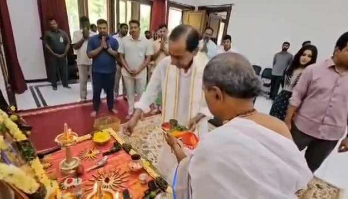 Watch Telangana First CM KCR And KTR In Dussehra Celebration In His Farm House