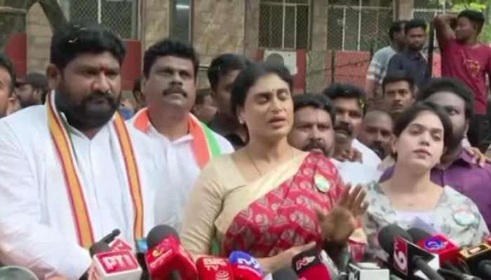 YS Sharmila Visits KGH Hospital For Kurupam Students