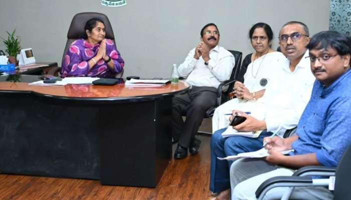 Minister Savitha: విద్యార్థులను కన్నబిడ్డల్లా చూసుకోండి.. అధికారులకు మంత్రి రిక్వెస్ట్