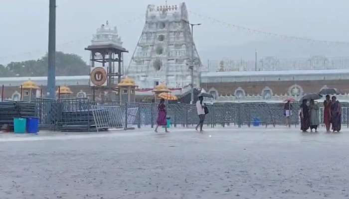 Tirumala Rains: తిరుమలలో భారీ వర్షాలు.. కుండపోత వానతో భక్తుల ఇక్కట్లు.. 