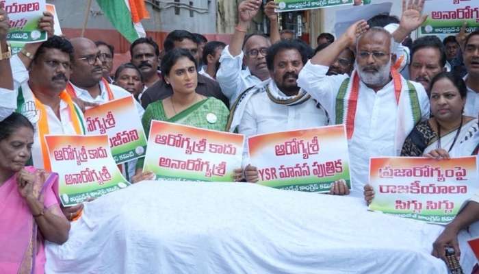 YS Sharmila: వైఎస్సార్ దేవుడైతే.. చంద్రబాబు రాక్షసుడు అయ్యాడు: వైఎస్ షర్మిల