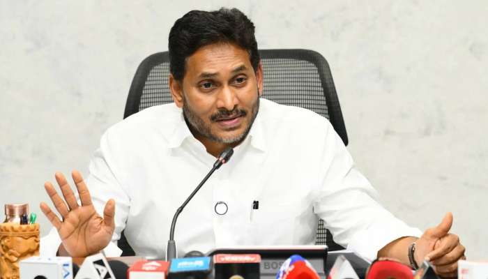 YS Jagan: సీఎం చంద్రబాబుపై విరుచుకుపడిన మాజీ సీఎం జగన్.."తుపాను నిర్వహణపై బాబుగారివి పిట్టలదొర మాటలు"