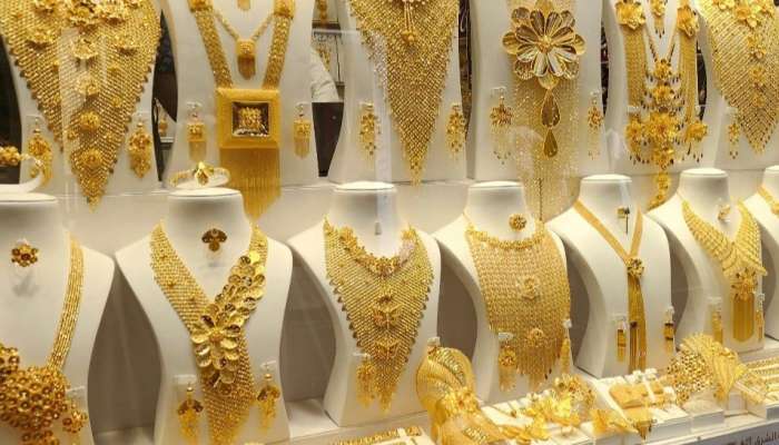 Gold Price Today: భారీగా తగ్గిన వెండి.. కదలనంటున్న పసిడి.. డిసెంబర్ 6వ తేదీ  బంగారం, వెండి ధరలివే..!!