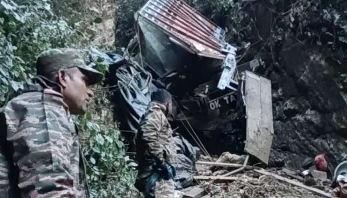 Road Accident: నేషనల్ హైవే‌పై ఘోర రోడ్డు ప్రమాదం..లోయలో పడిన లారీ..22 మంది దుర్మరణం, ఎక్కడంటే?