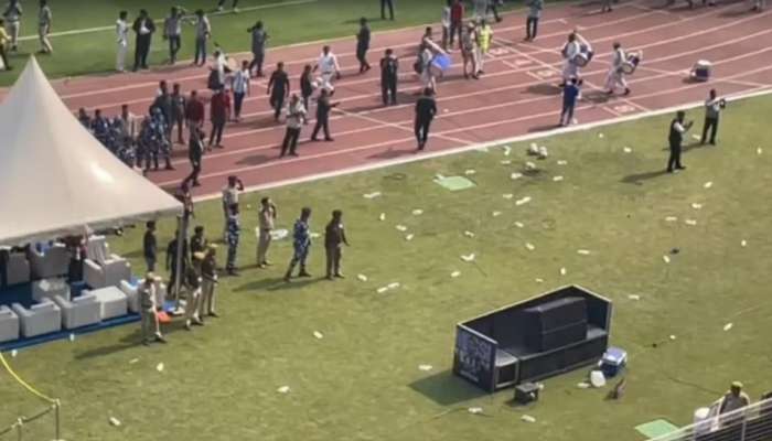 Messi Tour: మెస్సీ ఫ్యాన్స్‌ ఫైర్‌.. రూ.12 వేల టిక్కెట్‌.. 10 నిమిషాలు లేడు, కుర్చీలు గ్రౌండ్‌లోకి విసిరేసి ఆగ్రహం..!