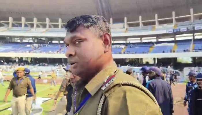 Lionel Messi Fans Throwns Water Bottle And T Shirts In Kolkata Stadium