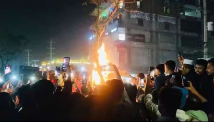 Bangladesh Riots: బంగ్లాదేశ్ లో ఆగని ఉద్రిక్తతలు.. జేమ్స్ క్యాన్సర్ట్ చివరి నిమిషంలో రద్దు..