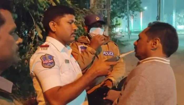 Drunk Person Creates Nuisance With Traffic Police At Ramagundam Amid New Year 2026