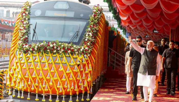 Vande Bharat Sleeper: రైలు ప్రయాణికులకు అదిరిపోయే న్యూస్..'వందే భారత్ స్లీపర్' వచ్చేస్తోంది..తొలి రైలు నడిచేది అక్కడే!