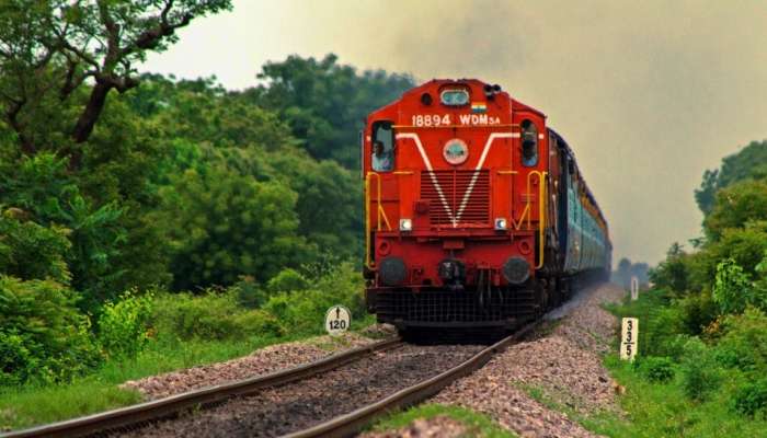 Indian Railway: రైలు ప్రయాణికులకు బంపర్ న్యూస్.. ఇకపై మీ ట్రైన్ ఆలస్యమైతే మీ డబ్బులు మొత్తం వాపస్..!