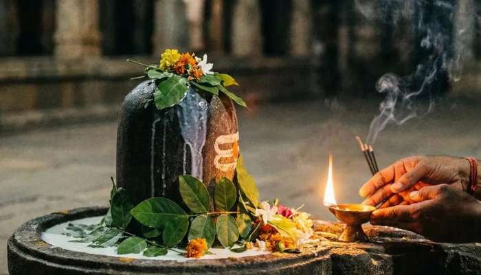 Mahashivratri Benefits: మహాశివరాత్రి విశేషం.. ఆలయం నుండి ఈ వస్తువు తెచ్చుకుంటే మీ దారిద్య్రం తీరినట్లే!