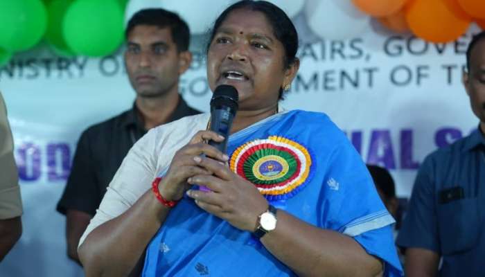 Seethakka: వెన్నుపోటుదారులను వదల.. కాంగ్రెస్‌ రెబెల్స్‌కు సీతక్క మాస్ వార్నింగ్!