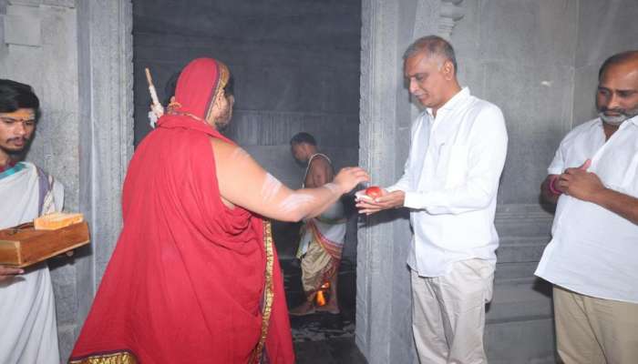 Harish Rao: దేవాలయాలు, మఠాలను కూల్చేందుకు రేవంత్ రెడ్డి కుట్ర: హరీశ్‌ రావు