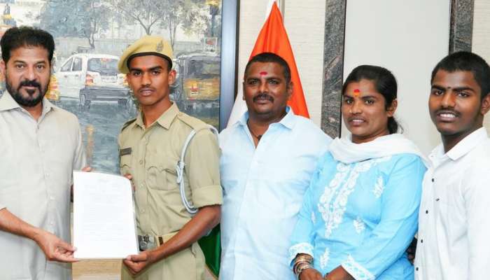 Tank Bund Shiva: ప్రాణాలు కాపాడే ట్యాంక్‌బండ్‌ శివకు రూ.5 లక్షలు, ప్రభుత్వ ఉద్యోగం