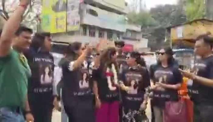 Meerut Father Grand Welcome Daughter After Divorce Viral Video