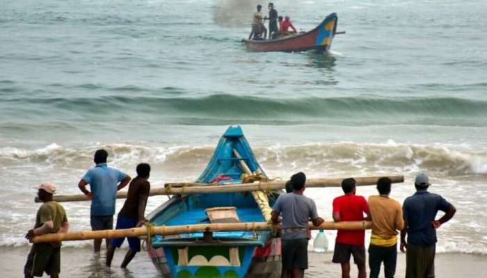 High Alert: భారీ వర్షాలు బిగ్‌ అలెర్ట్‌.. విశాఖకు దగ్గరలో కేంద్రీకృతమైన వాయుగుండం..