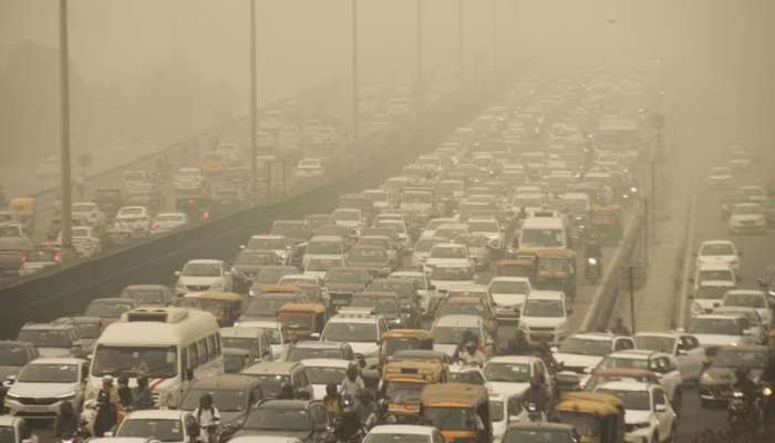 Delhi Air Pollution: దేశ రాజధానిలో పీక్స్ కు  చేరిన వాయు కాలుష్యం..