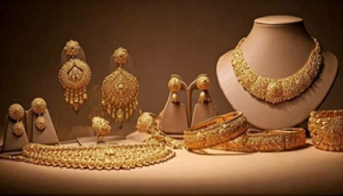 Gold Rate: సగానికి సగం పడిపోనున్న బంగారం ధర.. ఈ ఛాన్స్ అసలు మిస్ చేసుకోకండి..10 గ్రాములు ఎంతంటే..!