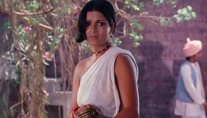 Bold Actress: సిల్వర్ స్క్రీన్ పై టాప్ లెస్ గా  బోల్డ్ పాత్రల్లో నటించిన హీరోయిన్స్.. 