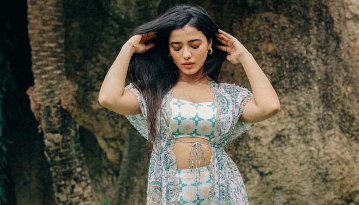 Ketika Sharma Images: పద్దతిగా ముస్తాబయిన కేతిక శర్మ.. అచ్చు తెలుగమ్మాయిలా మెరిసిపోతున్న ఢిల్లీ భామ!