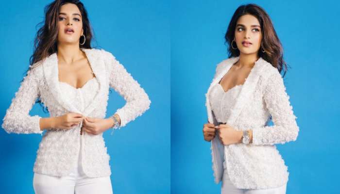 Nidhhi Agerwal: వైట్ డ్రెస్ లో నిధి అగర్వాల్ అందాల సోయగం.. లేటెస్ట్ పిక్స్ వైరల్..  