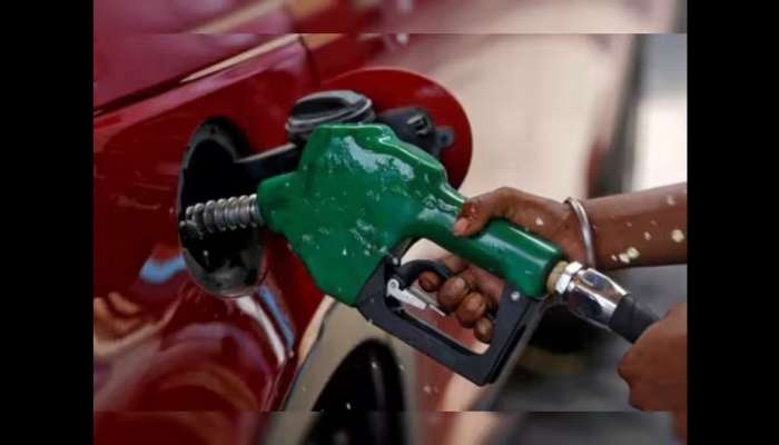 Petrol Diesel Price: వాహనదారులకు సర్‌ప్రైజ్ గిఫ్ట్.. త్వరలోనే పెట్రోల్, డీజిల్ ధరలు తగ్గే ఛాన్స్..!