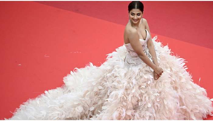 Pooja Hegde Cannes 2022 Pics: కేన్స్‌లో పూజా హెగ్దే సందడి.. బుట్టబొమ్మ అందాల చూడతరమా!