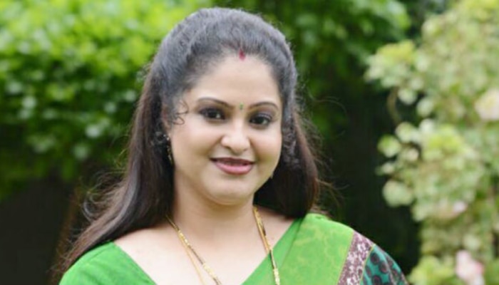 Raasi: పిల్లల తండ్రి అయిన తెలుగు స్టార్ హీరోని పెళ్లి చేసుకోవాలనుకున్న రాశి.. ఇదెక్కడి విడ్డూరం..!