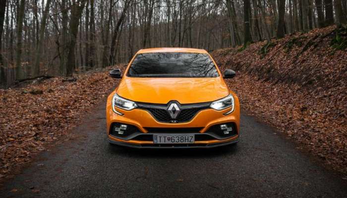 Renault December 2024 discounts: 22.3 కిలోమీటర్ల మైలేజీ కారుపై రూ. 75వేల భారీ డిస్కౌంట్.. వెంటనే షోరూమ్‎కు పరుగెత్తండి