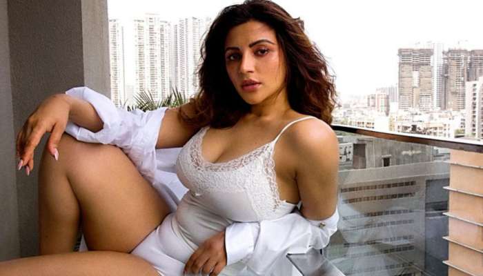 Shama Sikander Hot Pics: షామా సికిందర్ హాట్ షో.. అమ్మడి అందాలు చూస్తే మతులు పోవాల్సిందే!