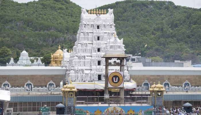 Tirumala: తిరుమల వెళ్లే భక్తులకు అలెర్ట్‌.. శ్రీవారి దర్శనానికి 8 గంటల సమయం..