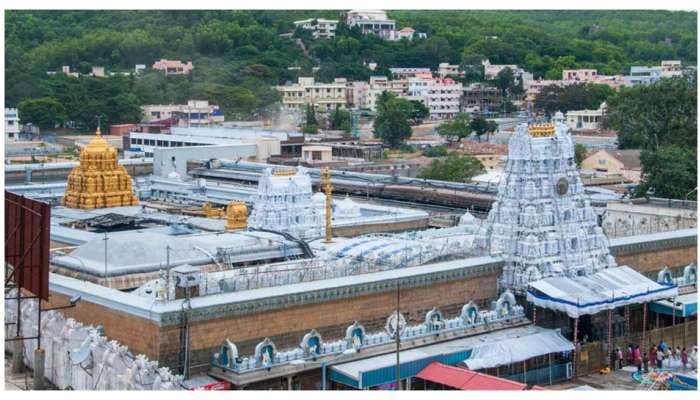 Tirumala: తిరుమలలో భక్తుల రద్దీ సాధారణం.. సర్వదర్శనానికి ఎంత సమయం పడుతుందంటే..?