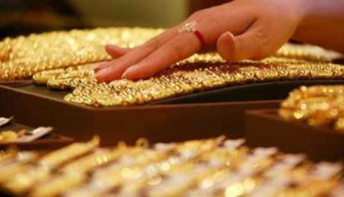 Gold Rate Today: ధోనీని మించిన వేగం.. బంగారం ధరను ఆపడం అసాధ్యం.. తులం బంగారం రేట్‌ ఎంతో తెలిస్తే తలపగిలిపొద్ది