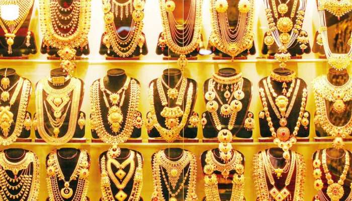 Gold Rate: ఈ కొత్త ఏడాదిలో బంగారం కొనలేమా? రికార్డు స్థాయికి గోల్డ్ రేట్స్..ఎంత పెరుగుతుందో తెలిస్తే షాకే