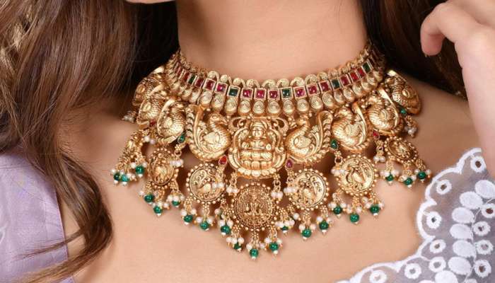 Gold Rate Today: తులం బంగారం ధర ఎంతో తెలిస్తే షాక్ అవ్వడం పక్కా.. జూన్ 16వ  తేదీ సోమవారం ధరలు ఎలా ఉన్నాయంటే?