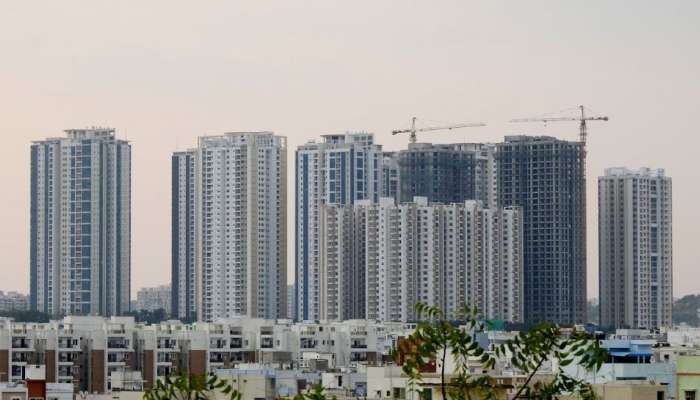 Hyderabad Real Estate: హైదరాబాద్‎లో ఇల్లు కావాలంటే..ఈ ప్రాంతాల్లో చాలా  చౌక.. అద్దెను ఈఎంఐగా చెల్లిస్తే చాలు