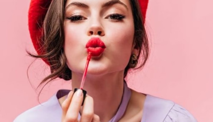 Lipstick Tips: మీ పెదాలపై లిప్‌స్టిక్ ఎక్కువ సేపు ఉండాలంటే ఈ చిట్కాలు పాటించండి