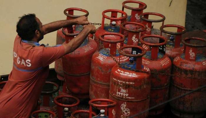 LPG Gas Cylinder: సామాన్యులకు బిగ్‌ షాక్‌.. మరోసారి గ్యాస్‌ ధరల పెంపు, కొత్త ధరలు ఇవే..