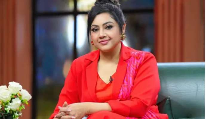 Actress Meena: మీకు ఫ్యామిలీస్ లేవా..?.. రెచ్చిపోయిన సీనియర్ నటి మీనా.. మ్యాటర్ ఏంటంటే..?