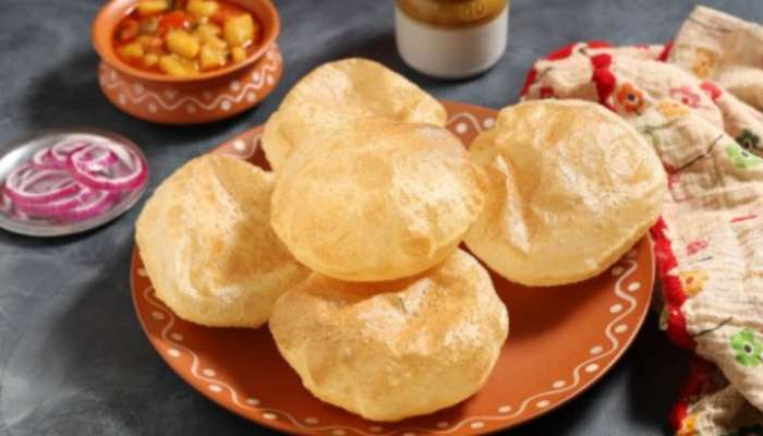Soft Poori: చేసే ప్రతి ఒక్క పూరీలు పొంగాలన్న, ఆయిల్ అస్సలు  పీల్చొద్దన్న.. ఈ సింపుల్ సీక్రెట్ మీకోసం..!