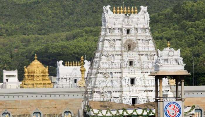 Tirumala: జడలో పూలు ధరించడం నిషేధం.. తిరుమలలో మహిళలు ఈ తప్పు అస్సలు చేయకండి!