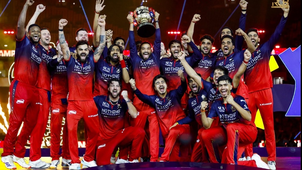 వరుసగా రెండోసారి ఐపీఎల్ట్రోఫీని ముద్దాడిన ఆర్సీబీ.. సెలబ్రేషన్ ఫోటోస్ వైరల్