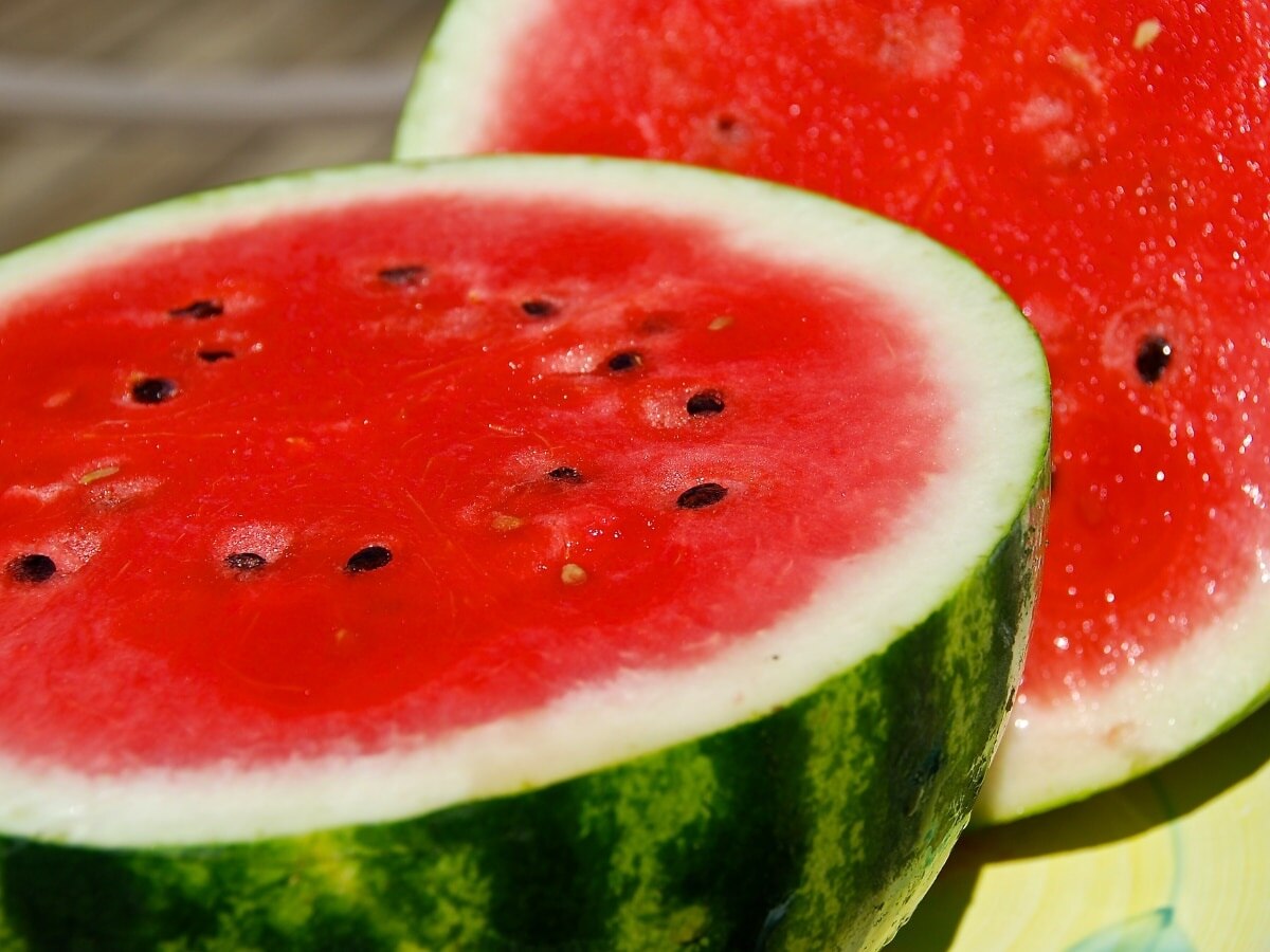 Watermelon Tips to know and choose sweet and reddish watermelon without