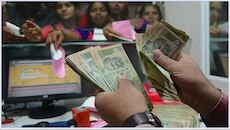 Bank Cash Withdrawal: బ్యాంక్ ఖాతాదారులకు కొత్త టెన్షన్.. అకౌంట్‌లో డబ్బు విత్‌డ్రా చేయలేక ఇబ్బందులు!